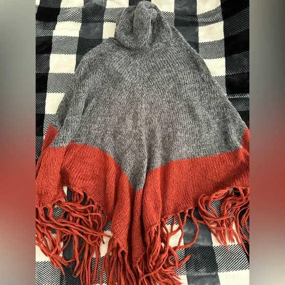 🚨3 for $30🚨 H&M Charcoal and Rust Orange Hooded Poncho - Picture 5 of 5